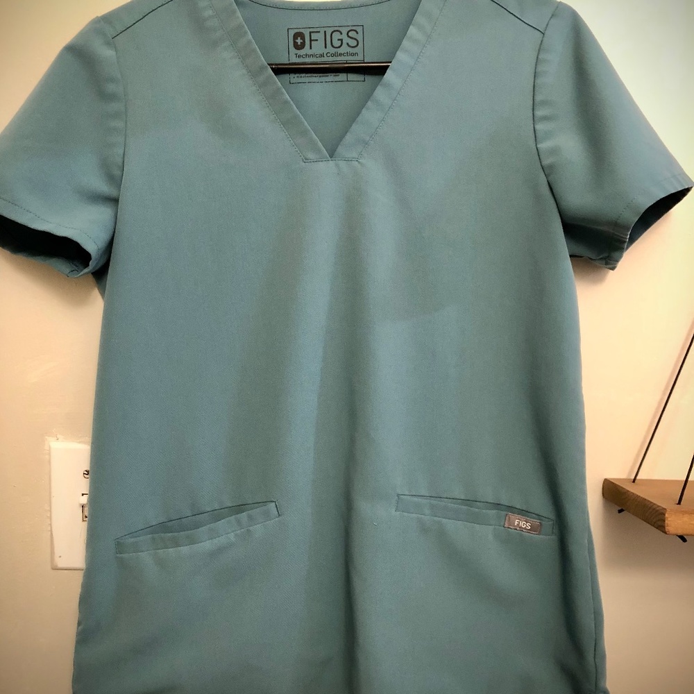 Figs Casma 3 Pocket Top